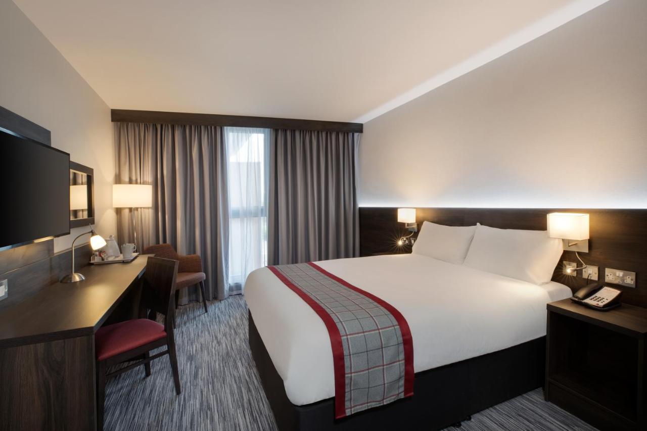 รามาดา บาย วินด์แฮม ลีดส์ อีสต์ Hotel ภายนอก รูปภาพ