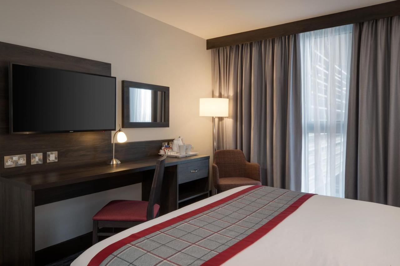 รามาดา บาย วินด์แฮม ลีดส์ อีสต์ Hotel ภายนอก รูปภาพ