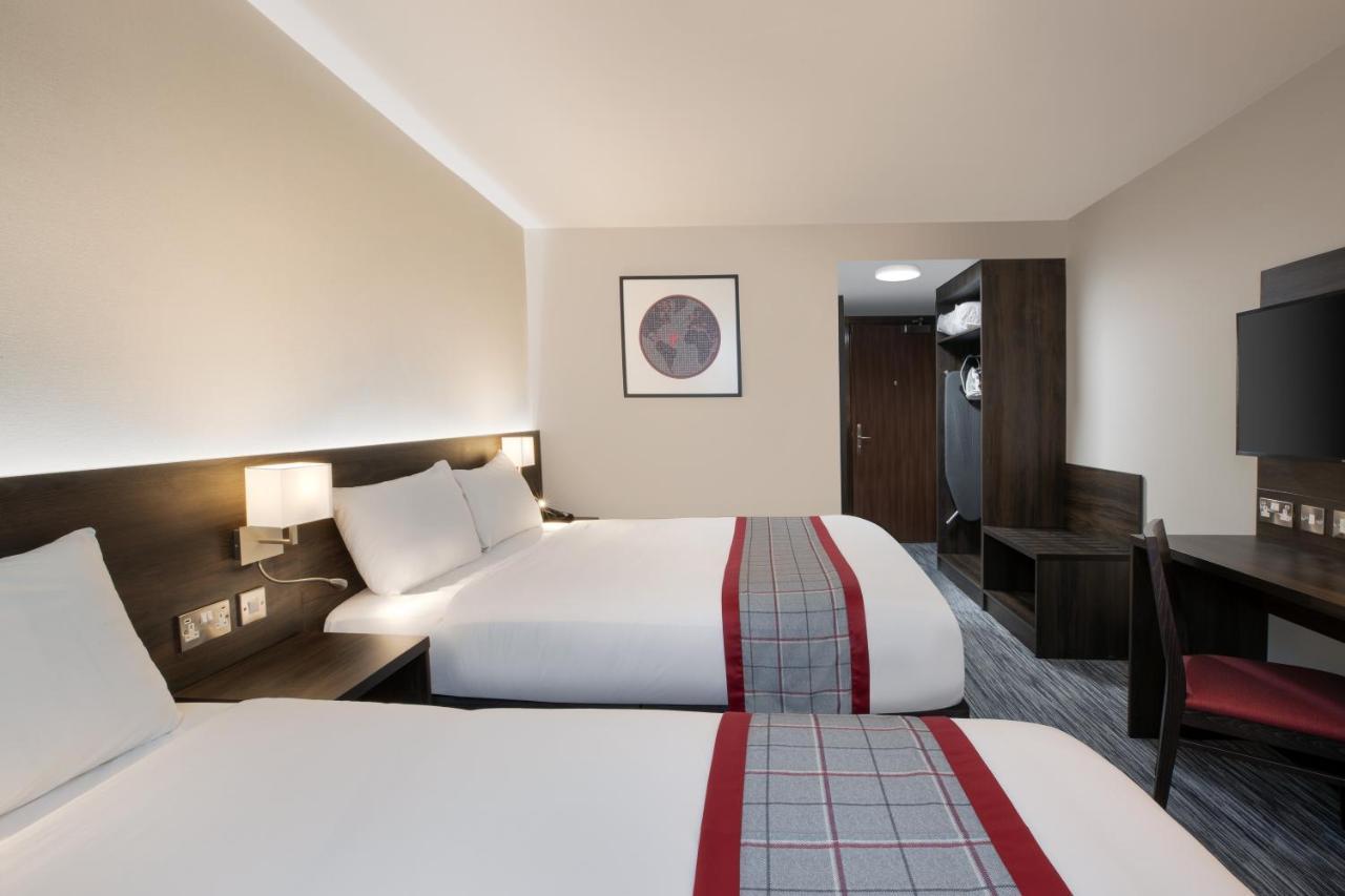 รามาดา บาย วินด์แฮม ลีดส์ อีสต์ Hotel ภายนอก รูปภาพ
