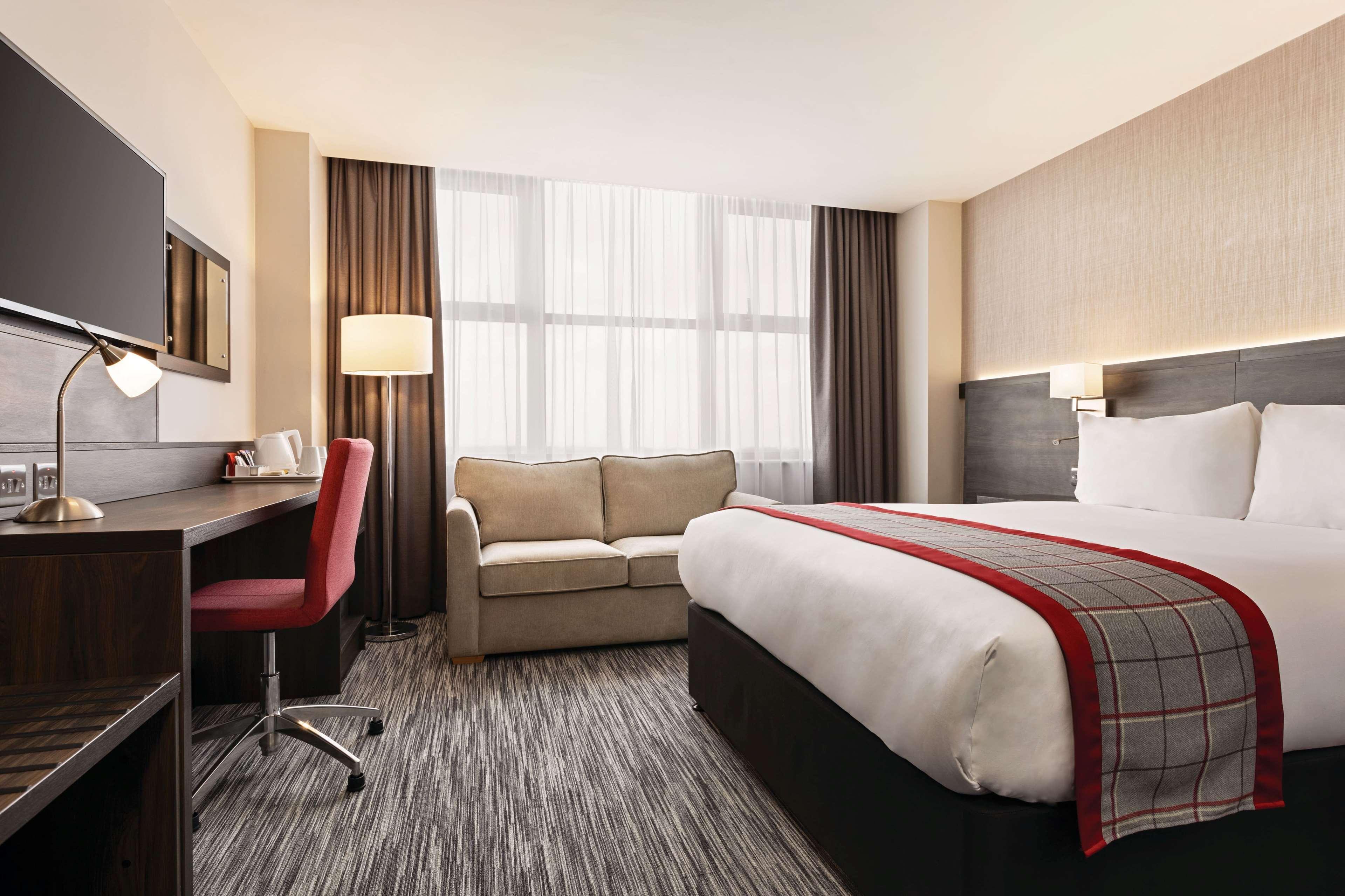 รามาดา บาย วินด์แฮม ลีดส์ อีสต์ Hotel ภายนอก รูปภาพ