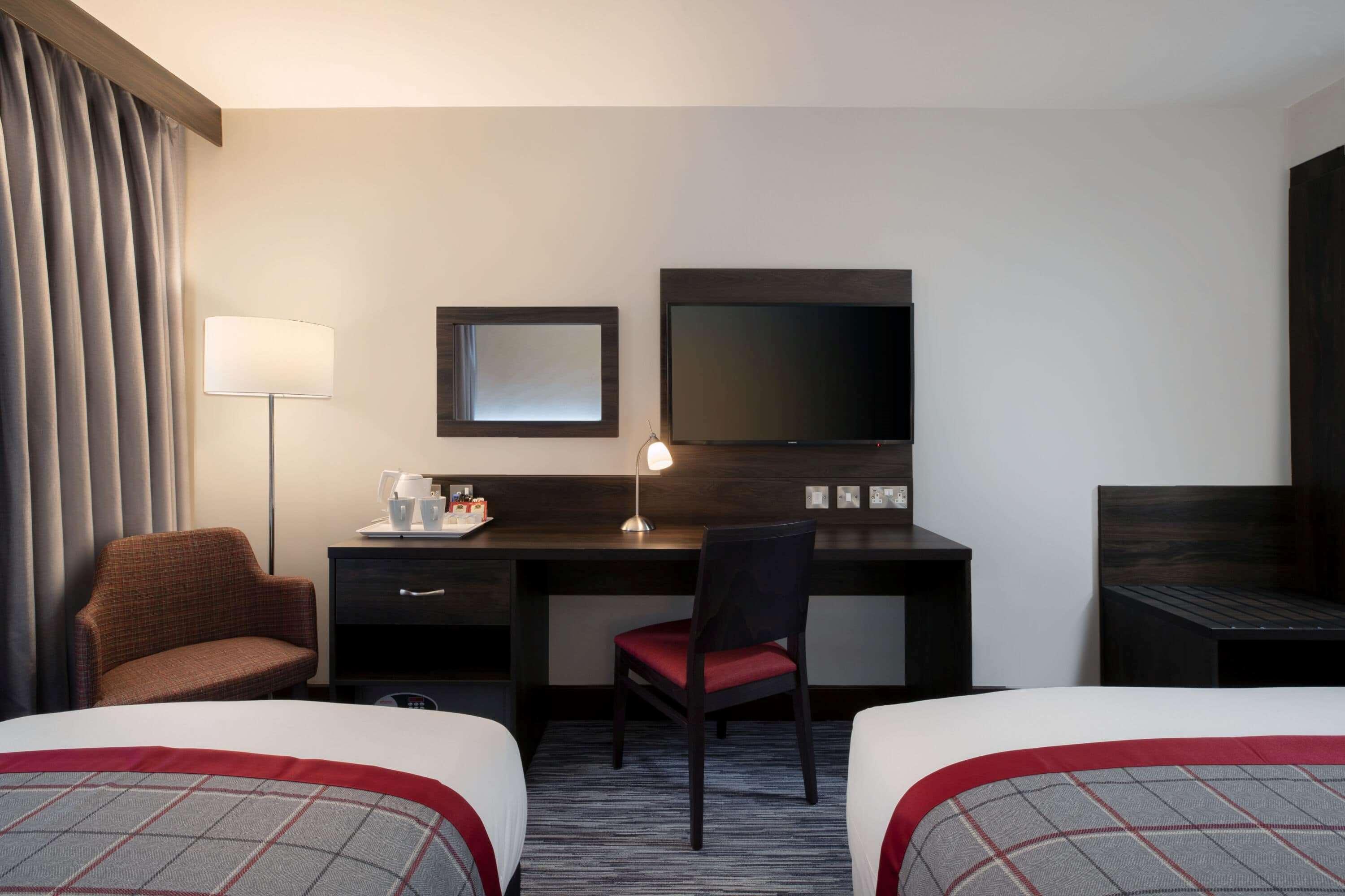 รามาดา บาย วินด์แฮม ลีดส์ อีสต์ Hotel ภายนอก รูปภาพ